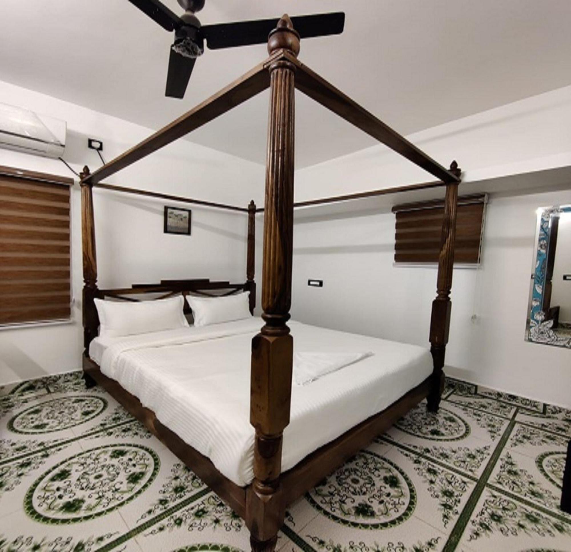 Courtyard Castle Heritage Resort 퐁디셰리 외부 사진