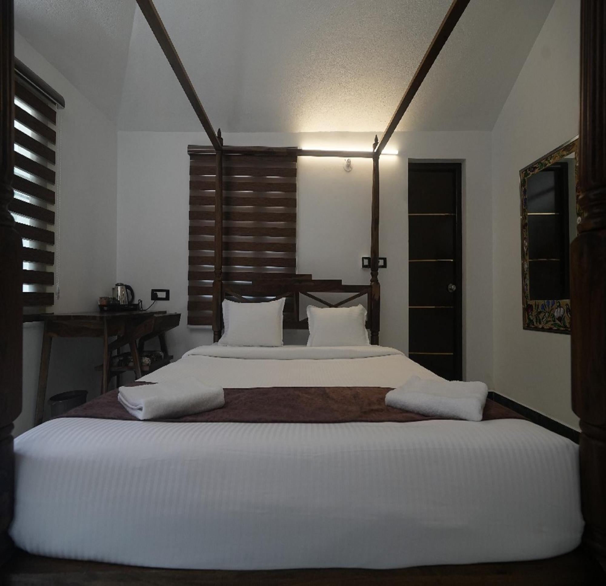 Courtyard Castle Heritage Resort 퐁디셰리 외부 사진