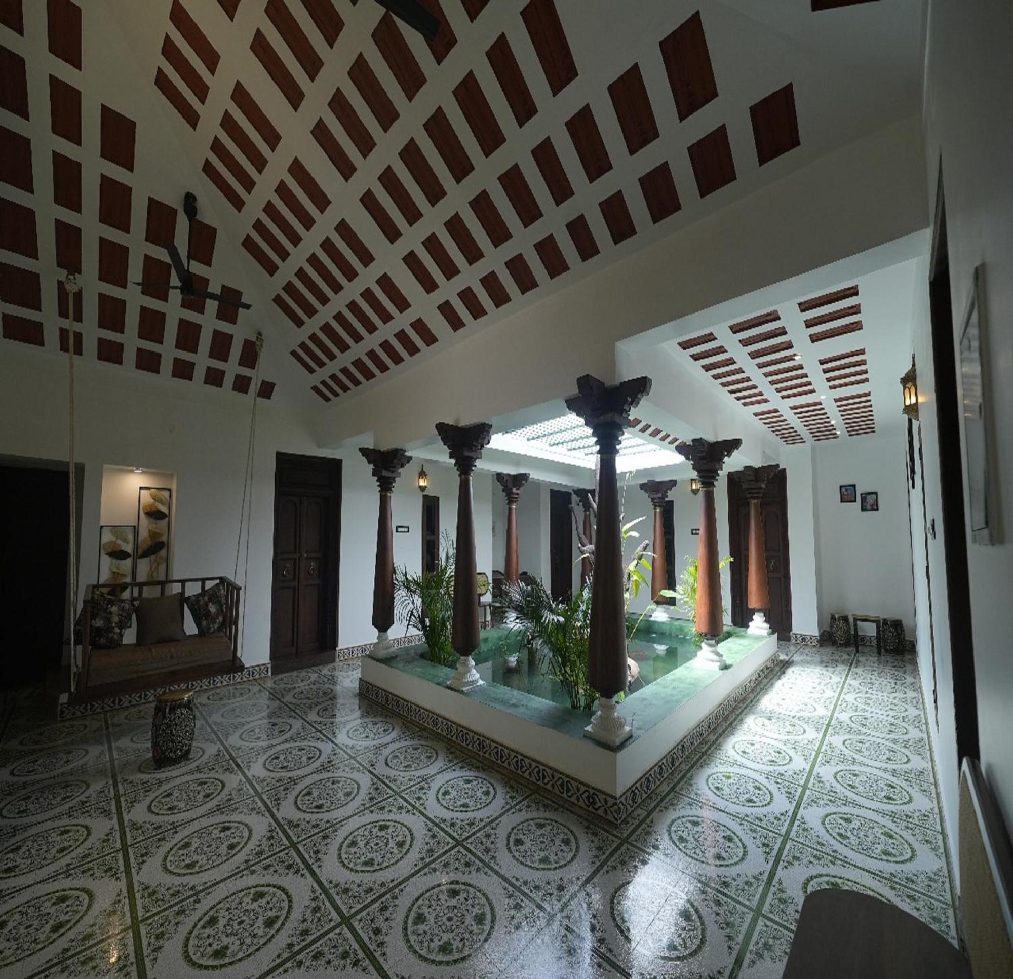 Courtyard Castle Heritage Resort 퐁디셰리 외부 사진