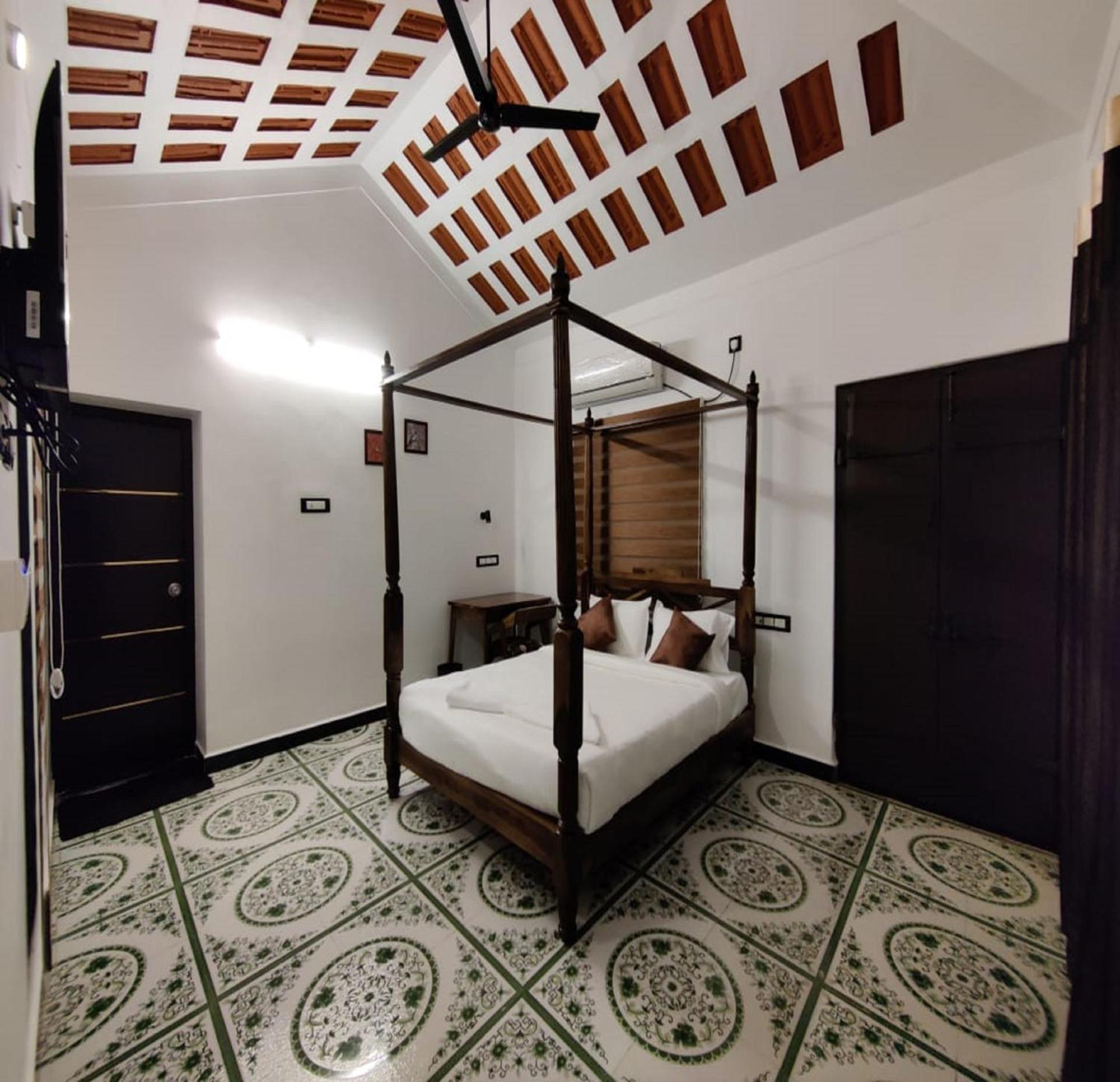 Courtyard Castle Heritage Resort 퐁디셰리 외부 사진