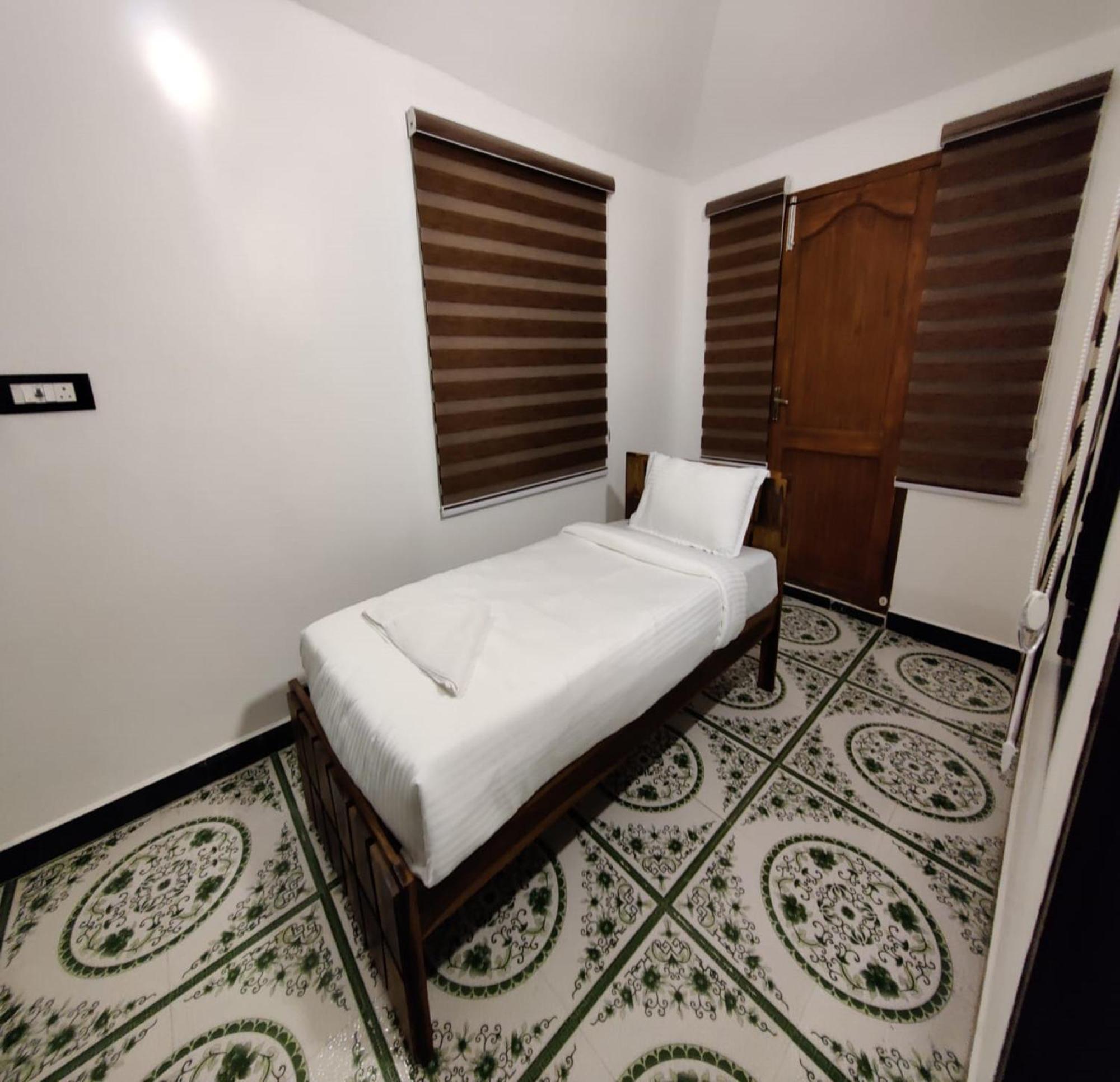 Courtyard Castle Heritage Resort 퐁디셰리 외부 사진
