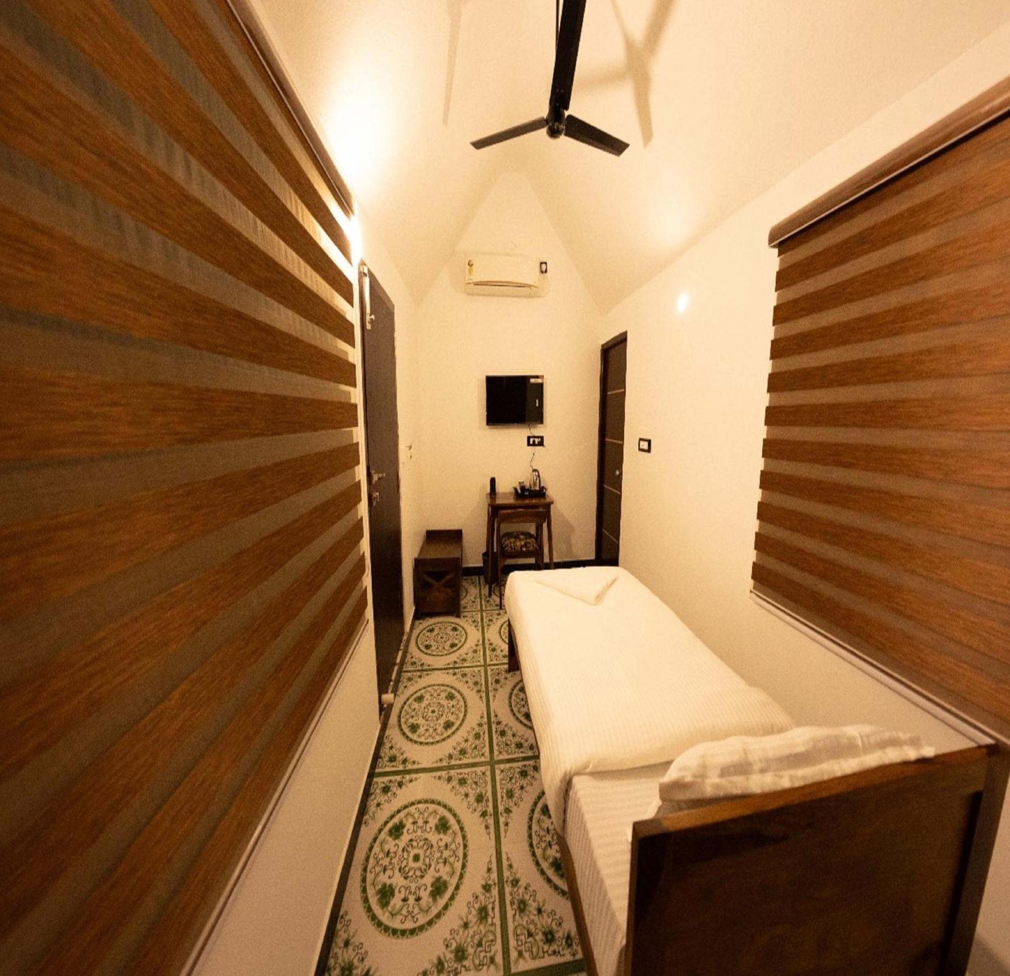 Courtyard Castle Heritage Resort 퐁디셰리 외부 사진
