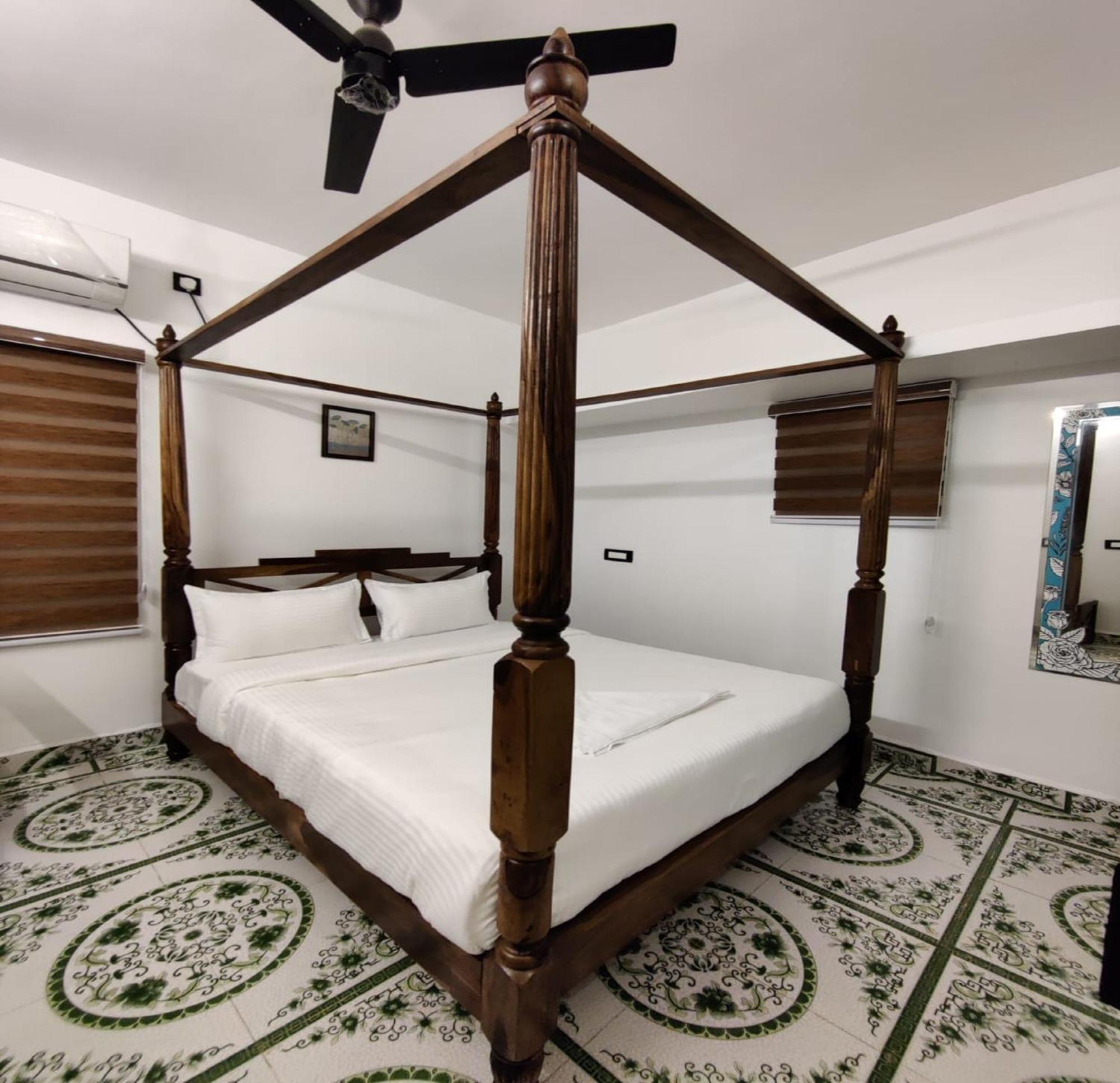 Courtyard Castle Heritage Resort 퐁디셰리 외부 사진