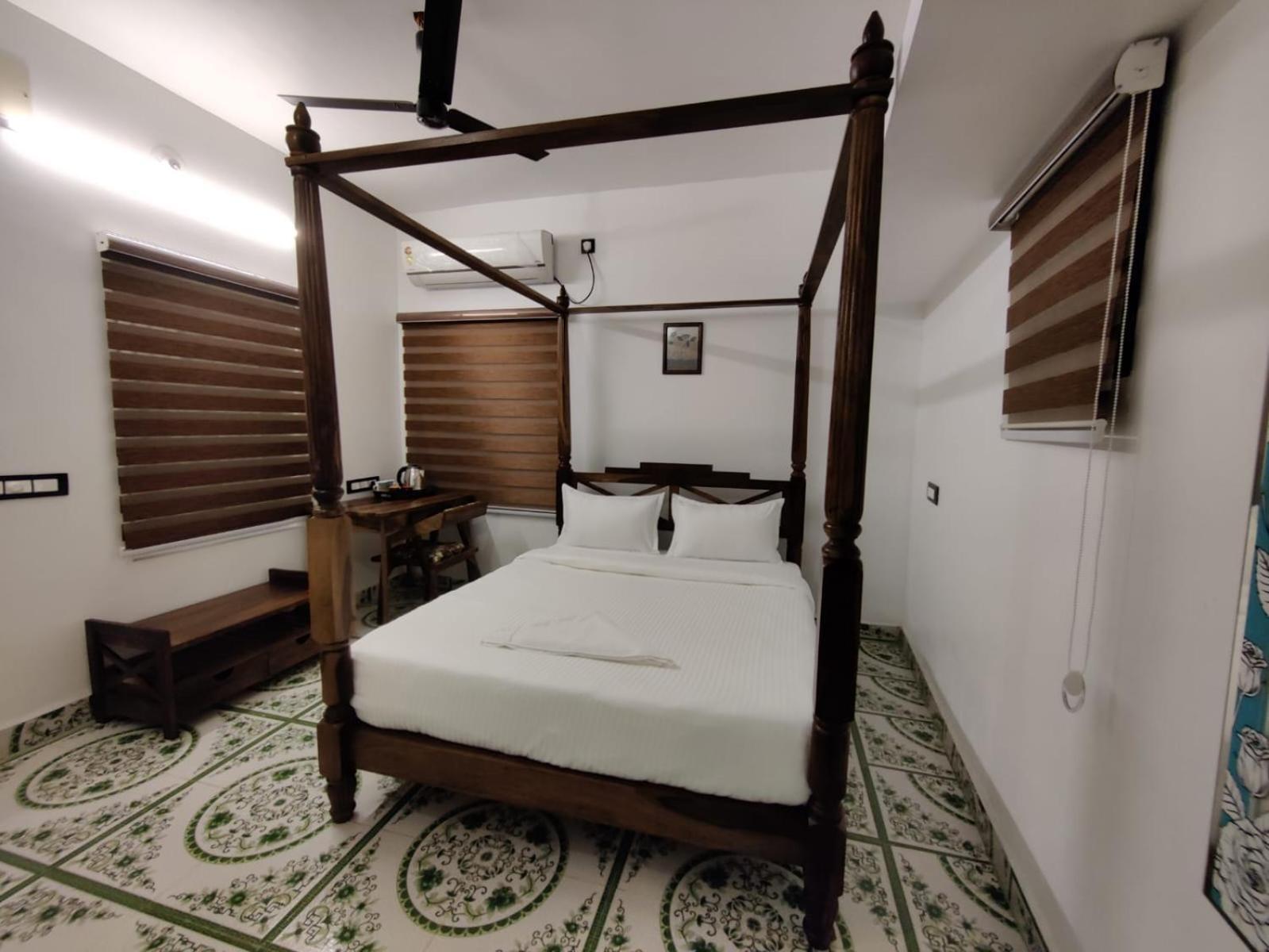 Courtyard Castle Heritage Resort 퐁디셰리 외부 사진