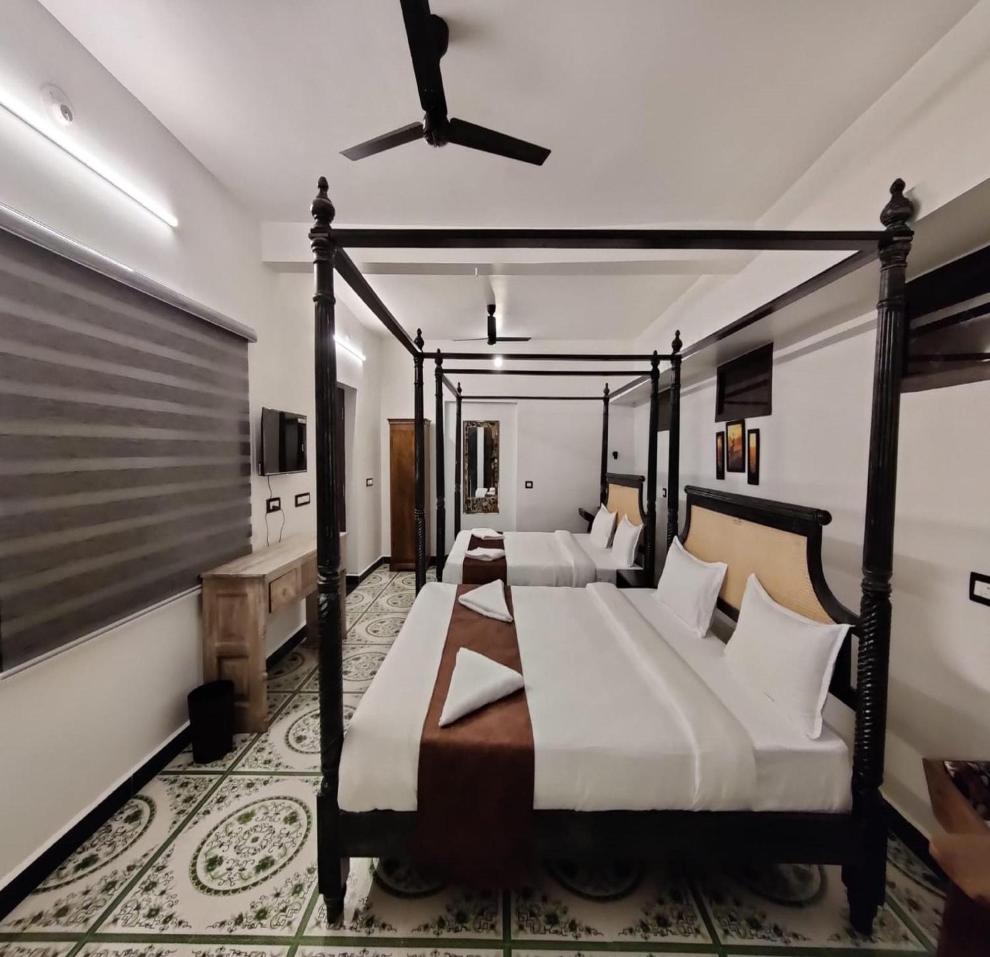 Courtyard Castle Heritage Resort 퐁디셰리 외부 사진